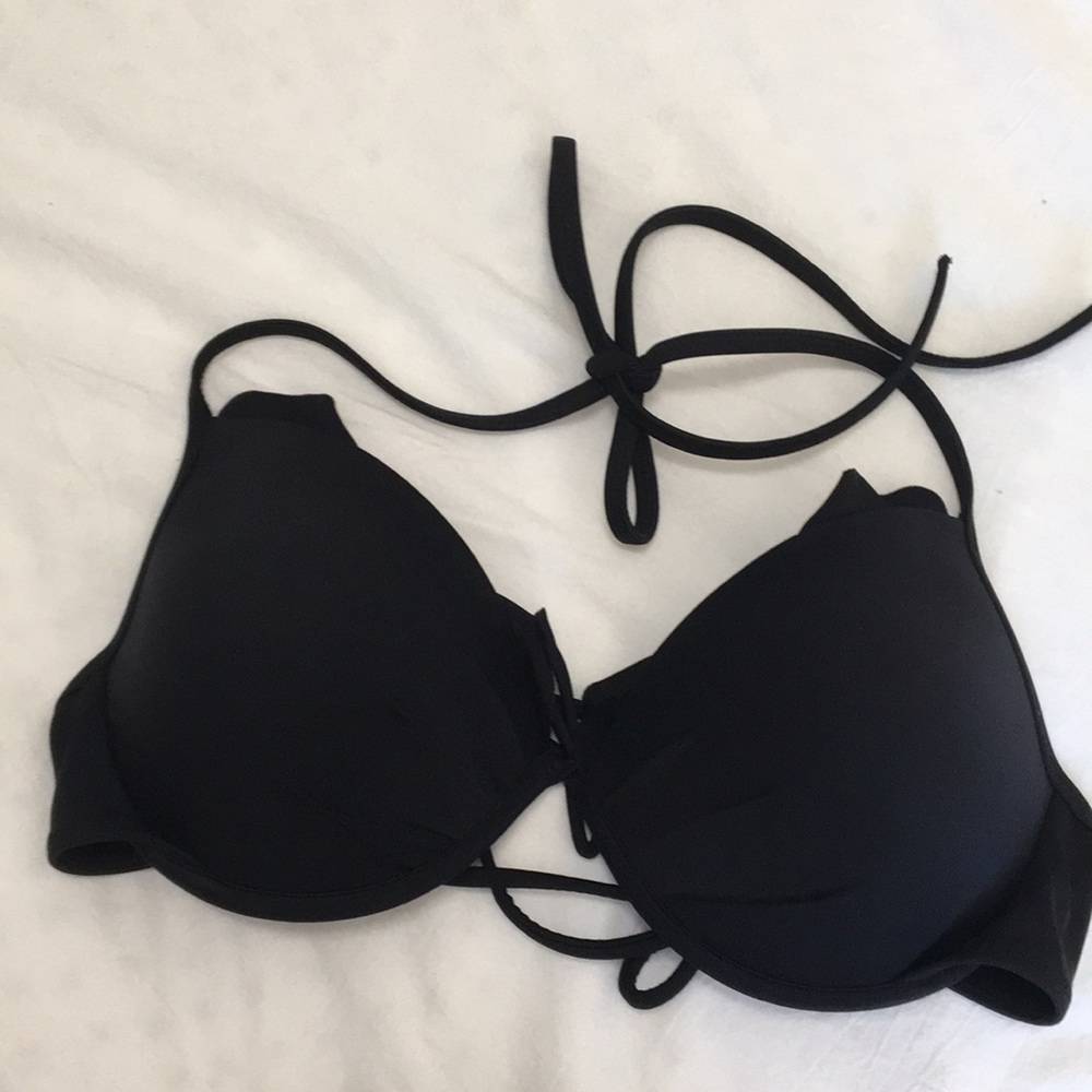 Black push-up ruffled top